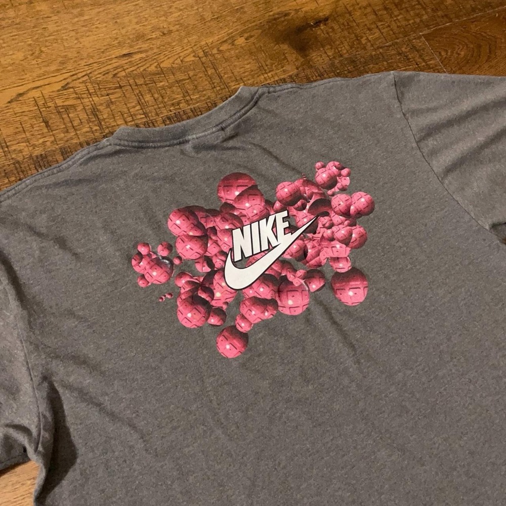 Nike T-Shirt Mens L Grey Y2K Frutiger Skater Pink Graphic Cotton Tee